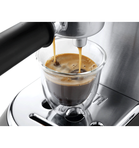 Рожковая кофеварка DeLonghi Dedica EC 685.M, 4-е